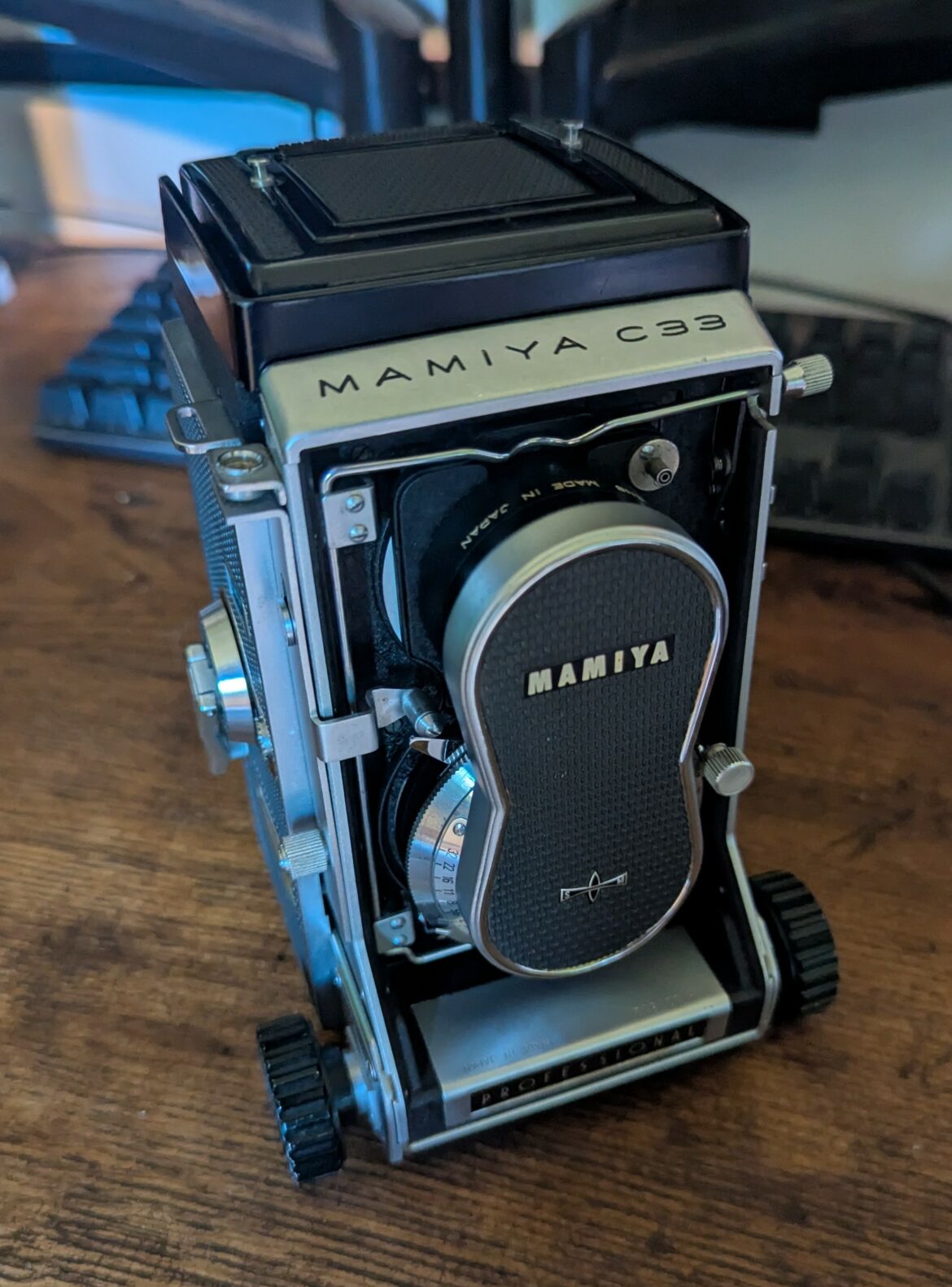 I got a new old camera: The Mamiya C33