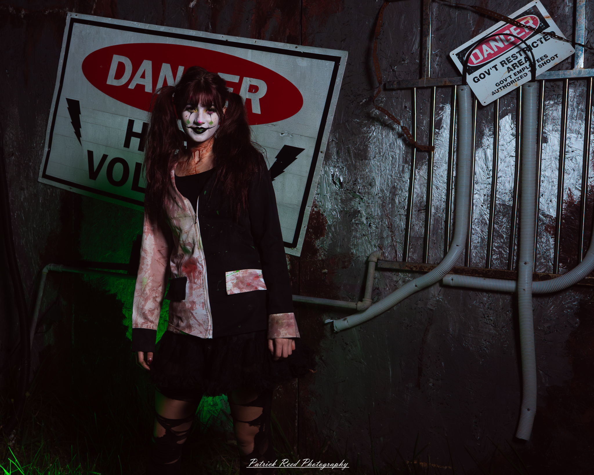 Spooky night photography at Scarefest Haunted Park in Michigan, featuring eerie lighting, haunted attractions, and Halloween-themed performers.